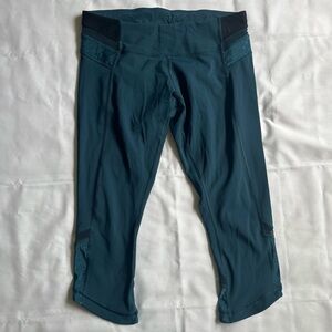 Lululemon. Size 8. Teal Cropped Leggings.